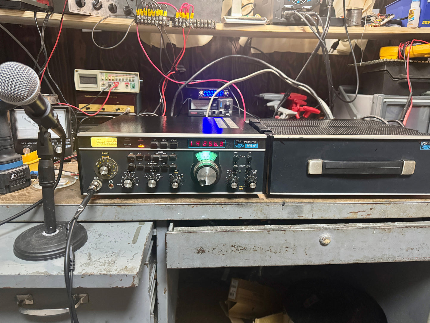 Drake TR7 with MS7 and Microphone in used HAM Radio Equipment