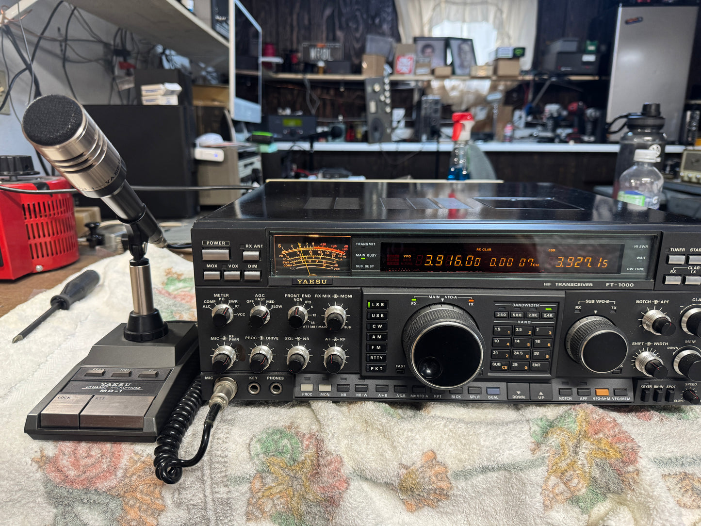 Yaesu FT-1000D and MD-1 Microphone