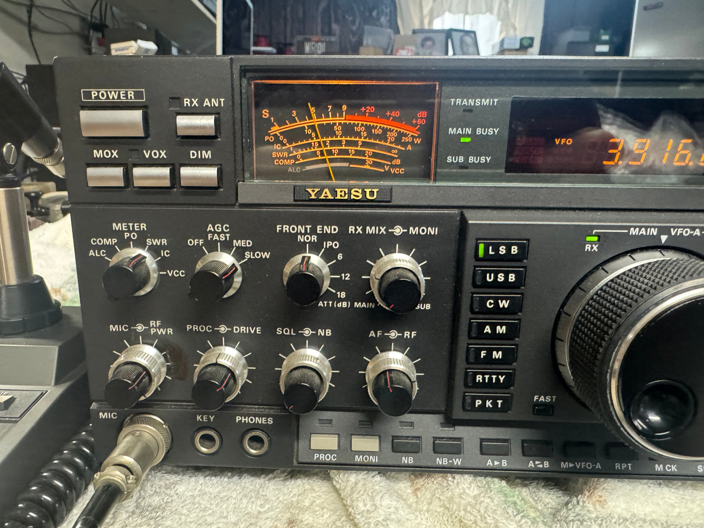 Yaesu FT-1000D and MD-1 Microphone