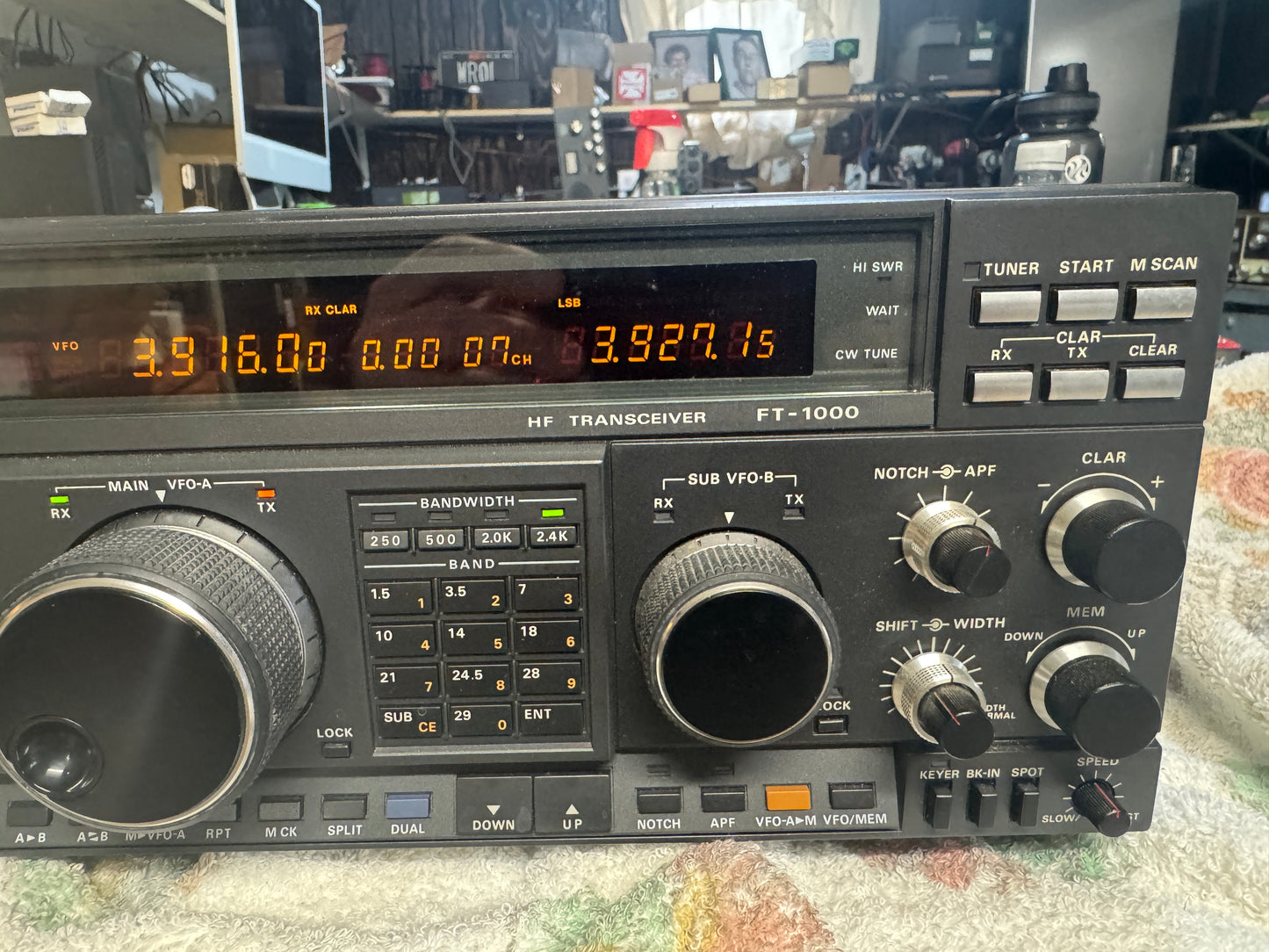 Yaesu FT-1000D and MD-1 Microphone