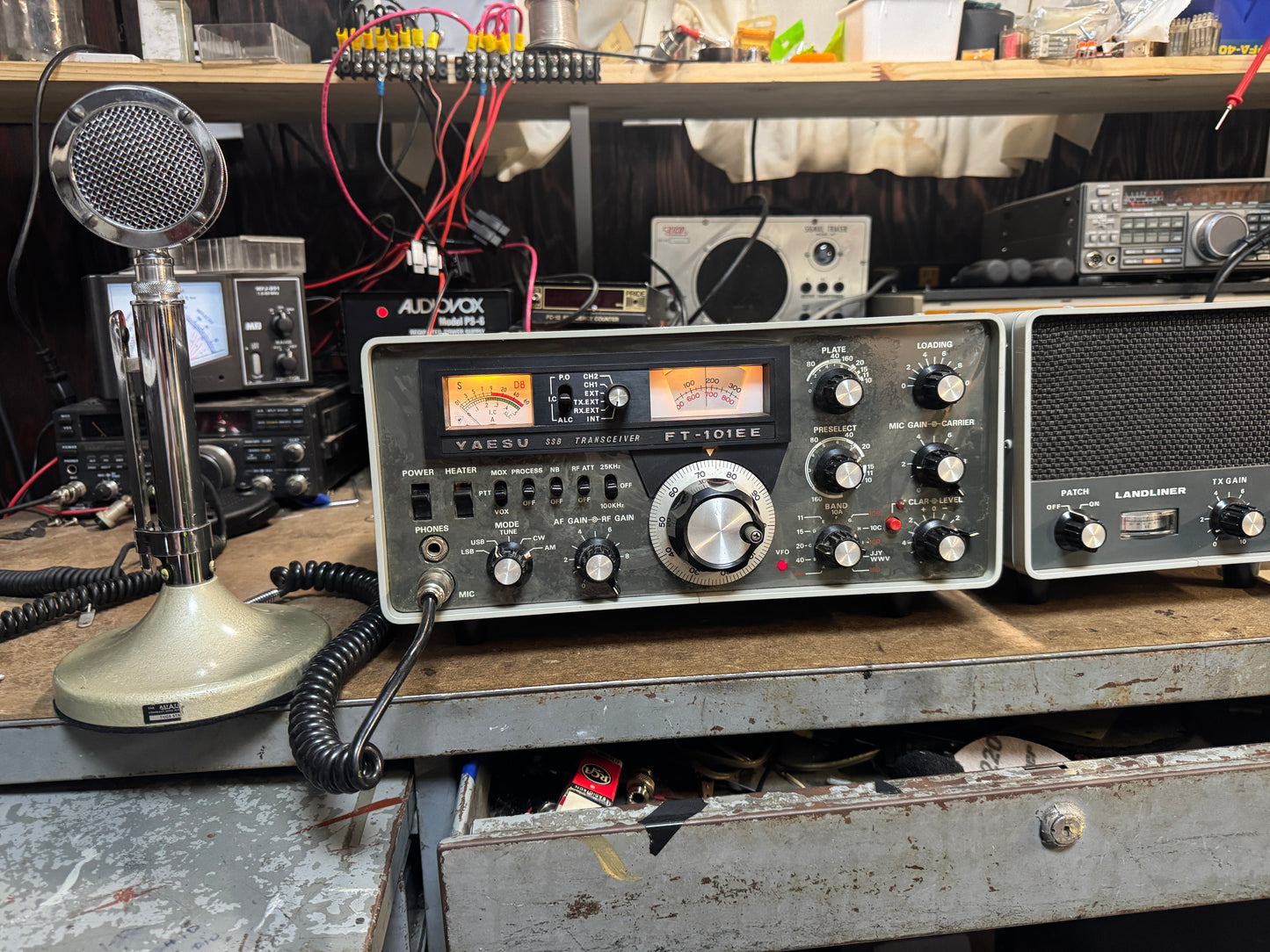 Yaesu FT-101EE with speaker/patch and D-104