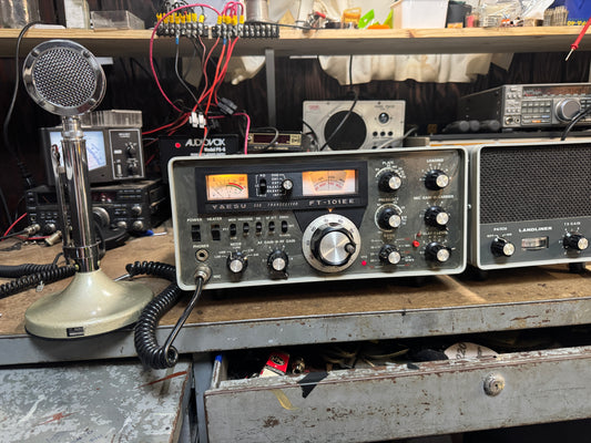Yaesu FT-101EE with speaker/patch and D-104