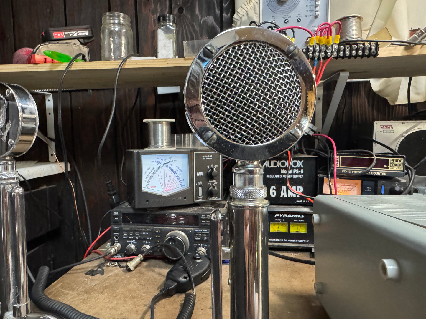 Yaesu FT-101EE with speaker/patch and D-104