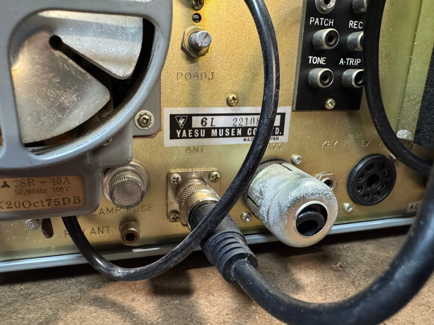 Yaesu FT-101EE with speaker/patch and D-104