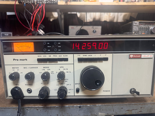 Collins HF-380 with Heil microphone and Key pad