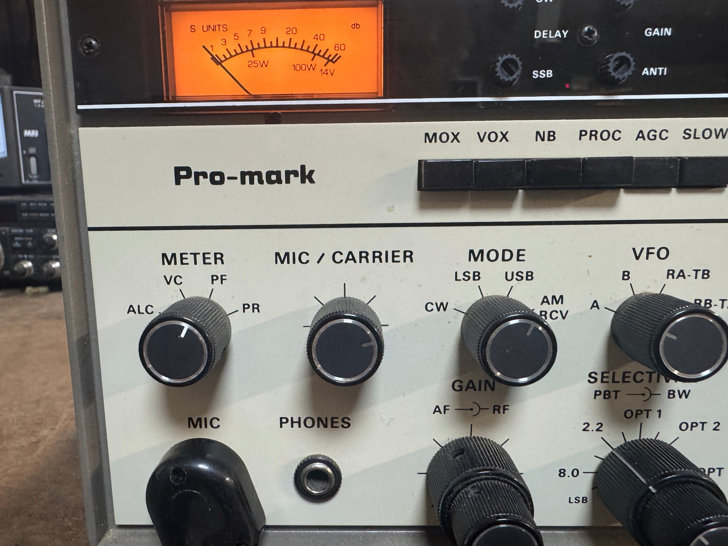 Collins HF-380 with Heil microphone and Key pad