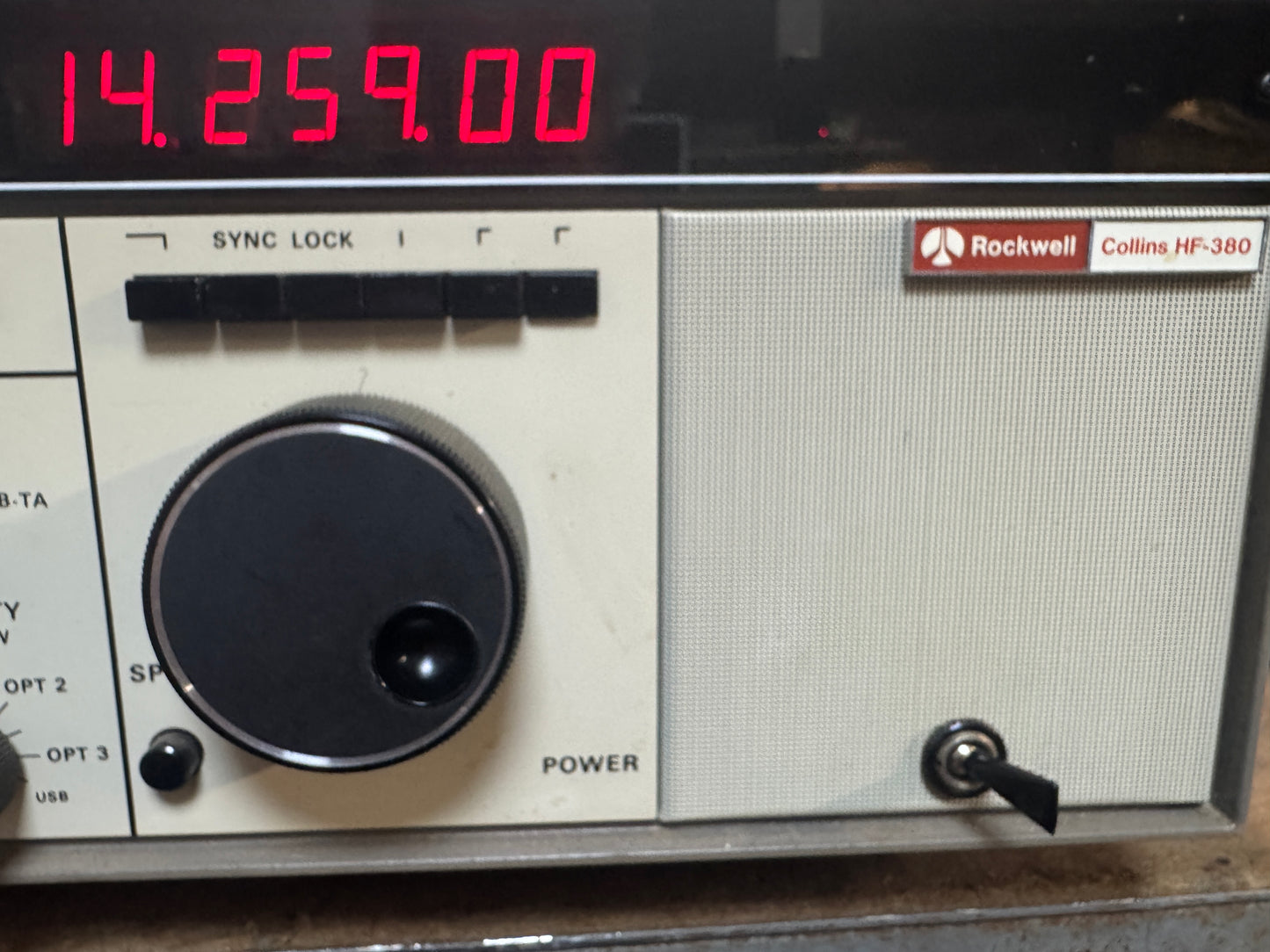 Collins HF-380 with Heil microphone and Key pad