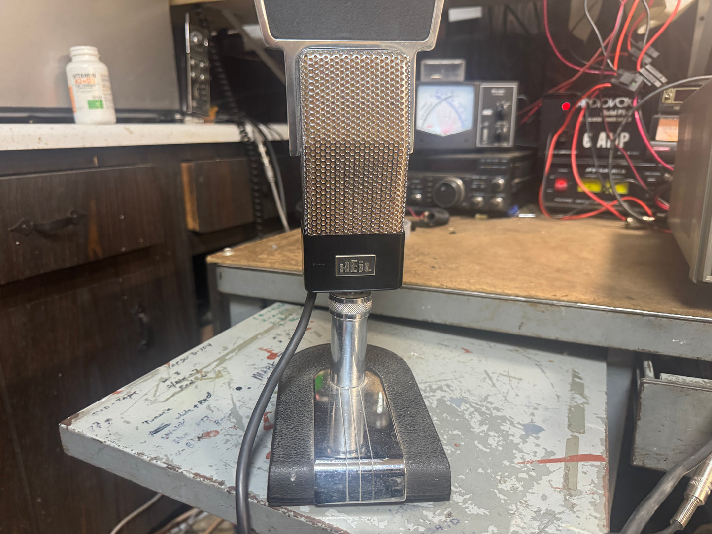 Collins HF-380 with Heil microphone and Key pad