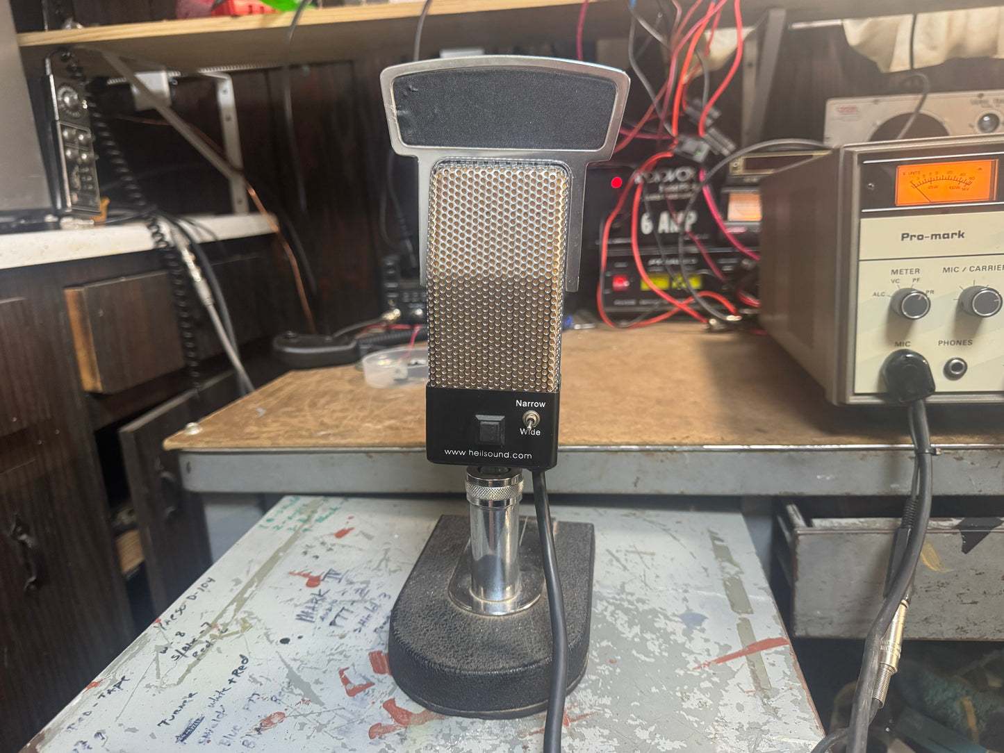 Collins HF-380 with Heil microphone and Key pad