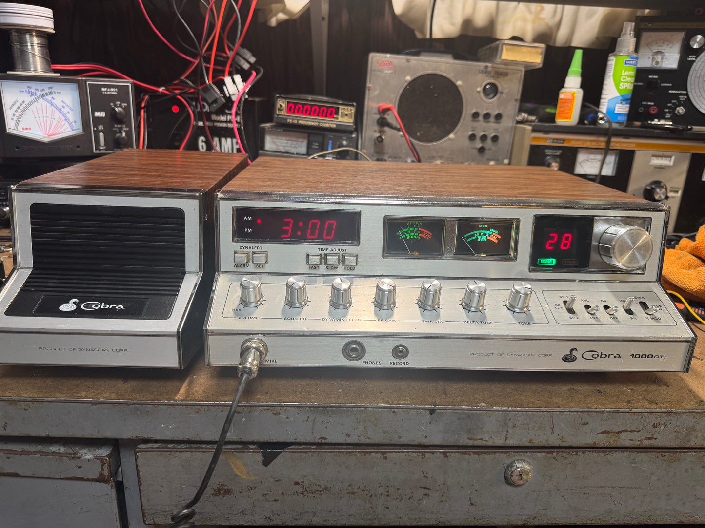 Cobra 1000GTL with matching Speaker