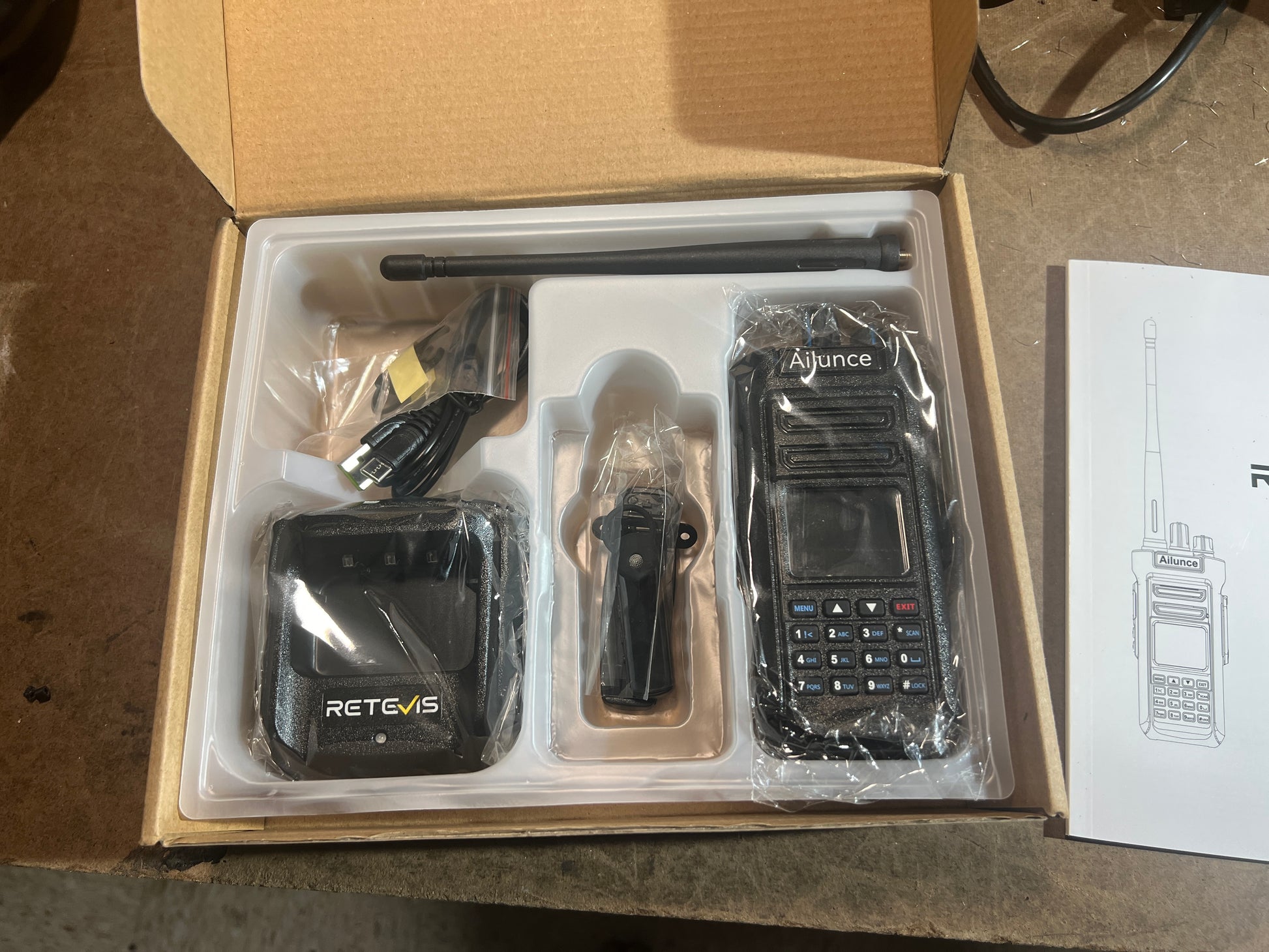 Retells Ailunce HD2 DMR Handheld Duel band radio