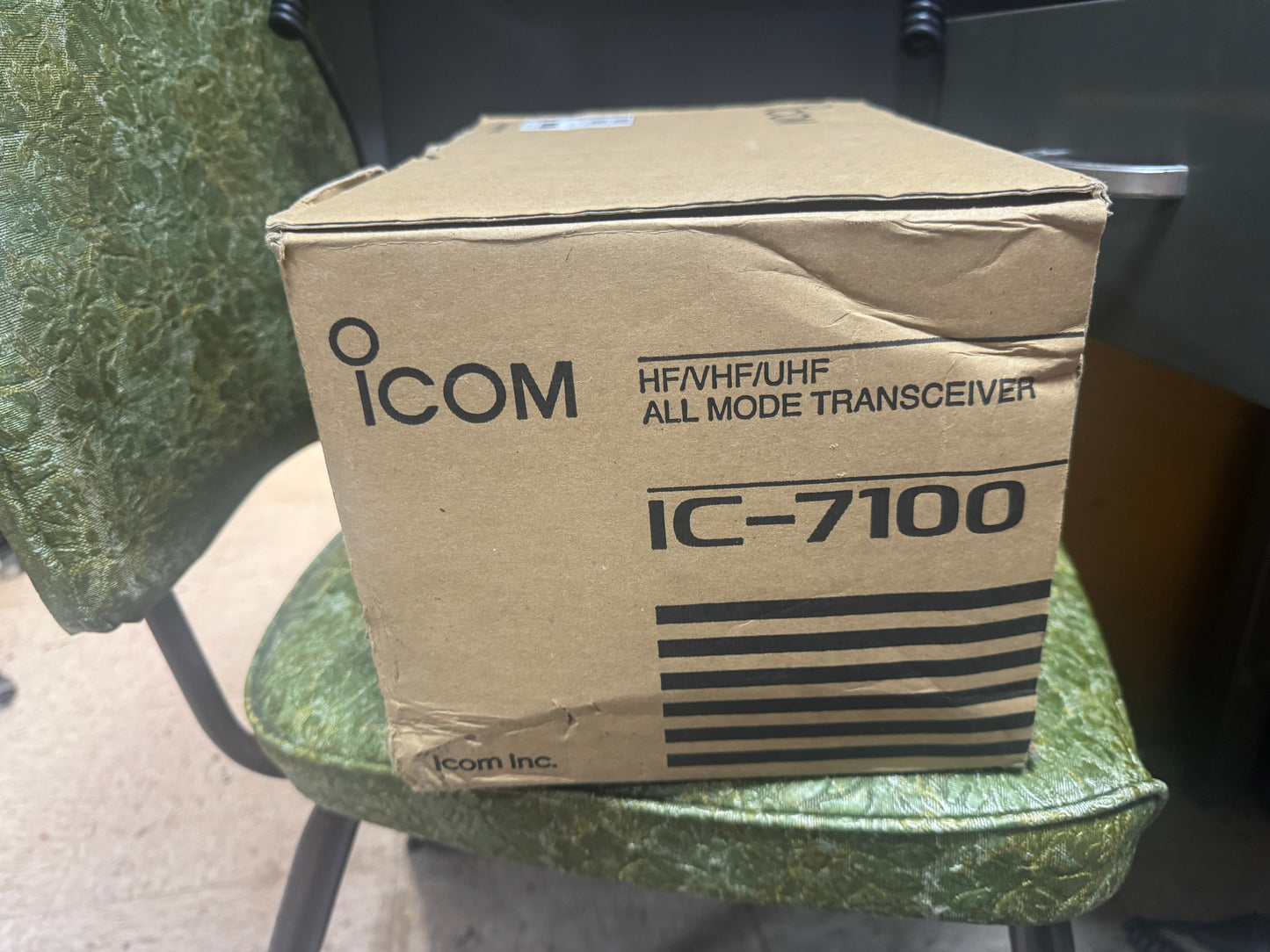 Icom IC-7100 Original Box and Goodie Bag