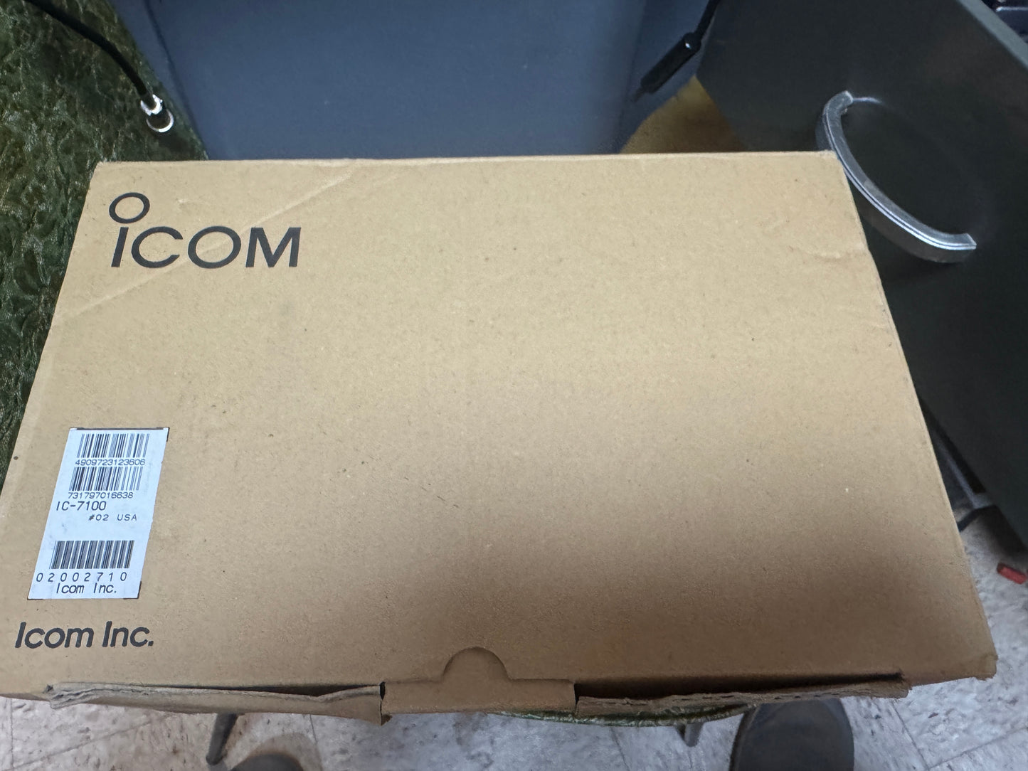 Icom IC-7100 Original Box and Goodie Bag