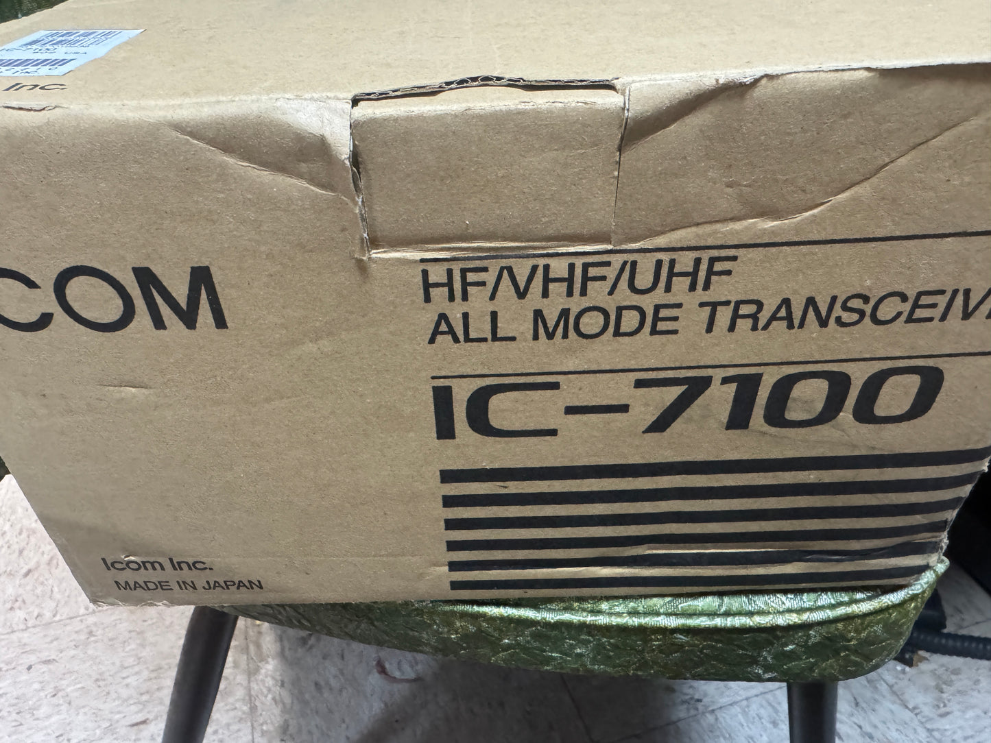 Icom IC-7100 Original Box and Goodie Bag