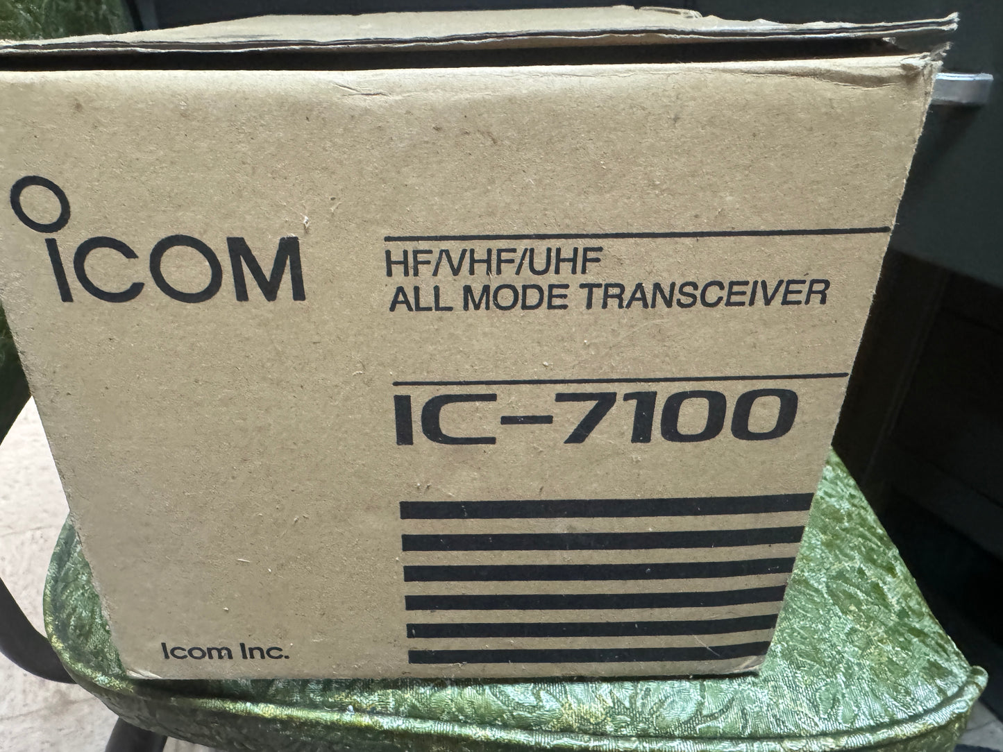 Icom IC-7100 Original Box and Goodie Bag
