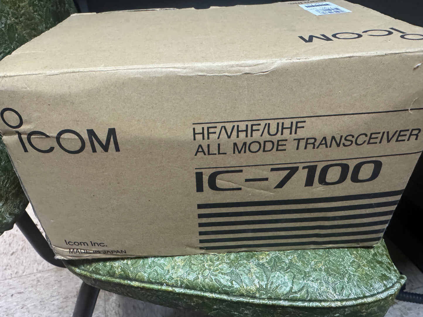 Icom IC-7100 Original Box and Goodie Bag